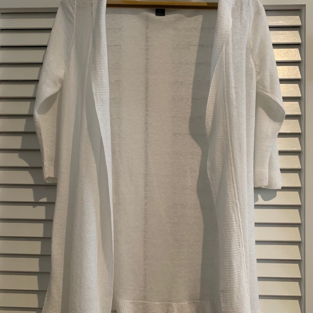 Tahari light weight sweater